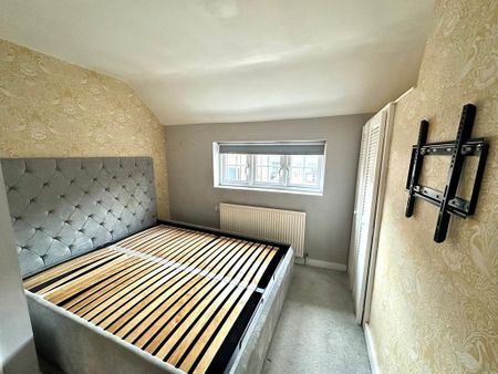 3 bedroom end of terrace house to rent - Photo 4