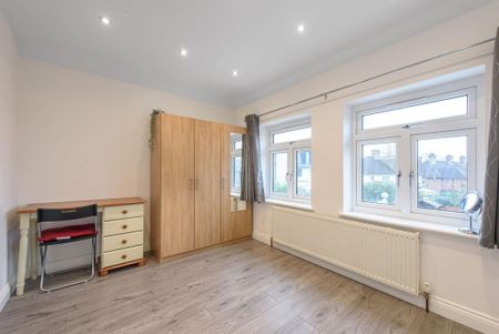 4 bedroom detached house to rent - Photo 3