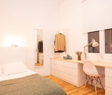 Carrer Gran de Gràcia, Barcelona, Catalonia 08012 - Photo 5