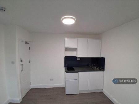 Studio to rent - Photo 4