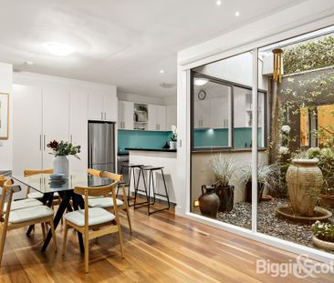 IMPECCABLY MAINTAINED TWO STORY TOWNHOUSE - Photo 4