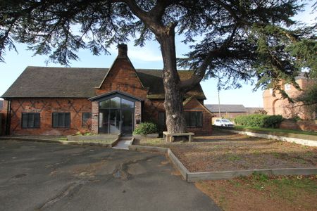 3 Bedroom Detached House, Chester - Photo 2