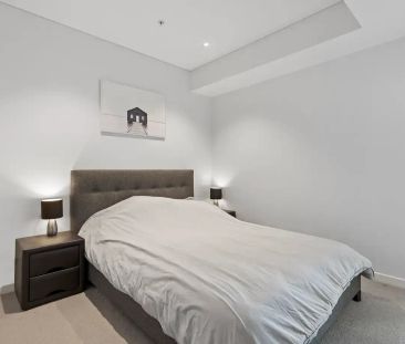 Exclusive Two Bedroom Furnished Apartment with Spectacular City Views - Photo 4