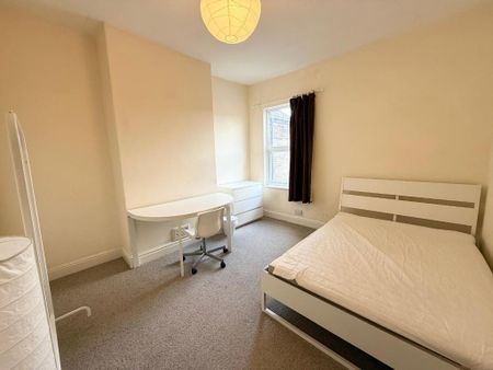 3 bedroom house share to rent - Photo 3