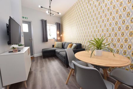 1 bedroom in a house share to rent - Photo 2