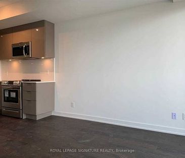 Yonge/Richmond E-Bright Beautiful 1Bdrm+Den 1Bathroom 1Locker - Photo 1