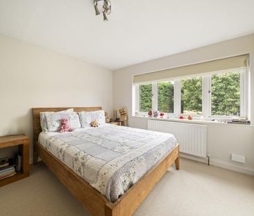 Brackenhill, Surrey, KT11 - Photo 4