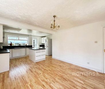 4 bedroom detached house to rent - Photo 6