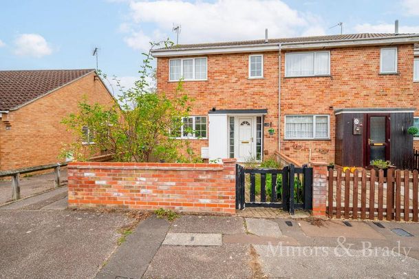 3 bedroom end of terrace house to rent - Photo 1