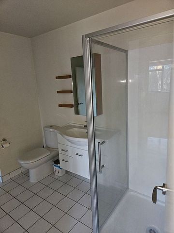 LOW RENT: Stunning apt w/secure carpark & balcony - Photo 5