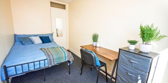 4 bedroom townhouse to rent - Photo 2