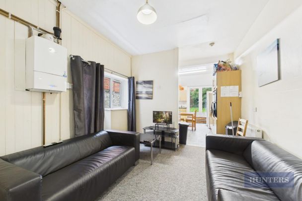 7 bedroom House To Let Total Size: 1626 SQ FT - Photo 1