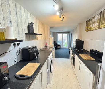 2 bedroom terraced house to rent - Photo 5