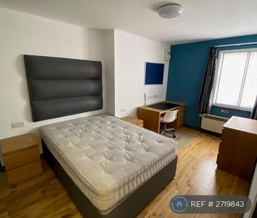 1 bedroom in a flat share to rent - Photo 1