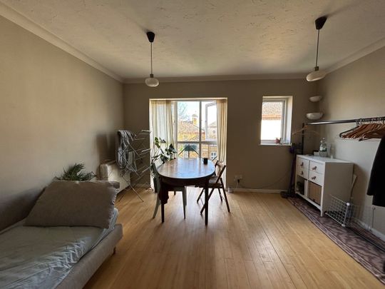 1 Bed Flat, London, SE14 - Photo 1