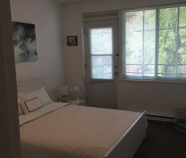 GHETTO MCGILL- 3 ½ RÉNOVÉ & MEUBLÉ – 1 CHAMBRE FERMÉE - Photo 1