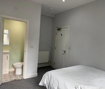 6 bedroom terraced house to rent - Photo 3