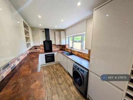 2 bedroom semi-detached house to rent - Photo 4