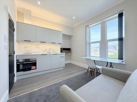 1 bedroom in a house share to rent - Photo 5