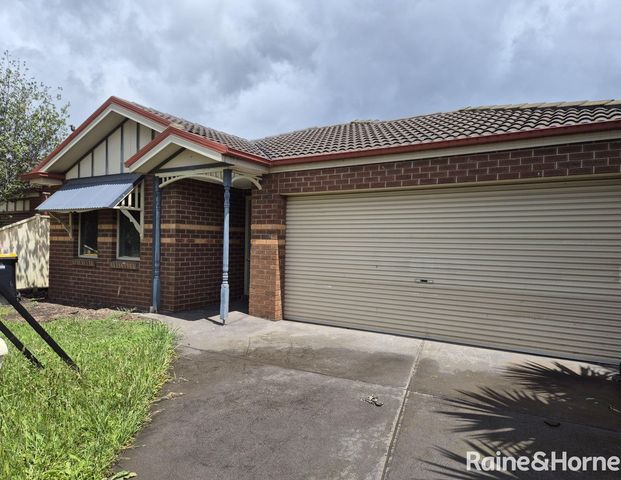 Sunshine, Space & Smiles - This One Has It All! - Photo 1