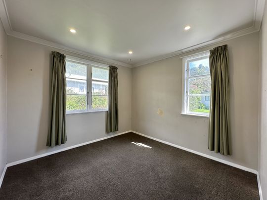 3 Bedroom Home in Lower Hutt - Photo 1