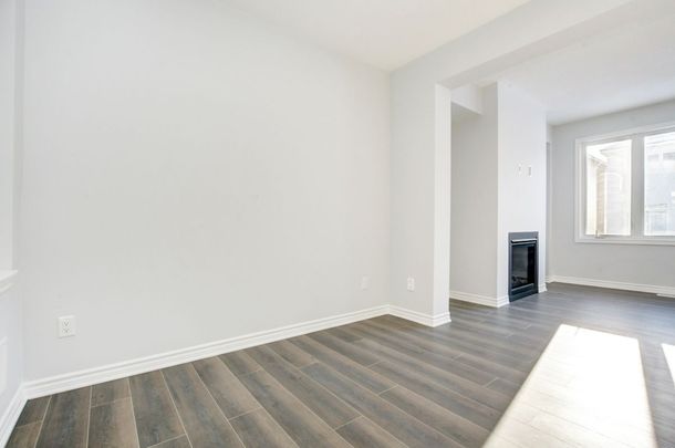 For Lease - 21 BERMONDSEY Way, Stittsville - Munster - Richmond, Ontario - Photo 1