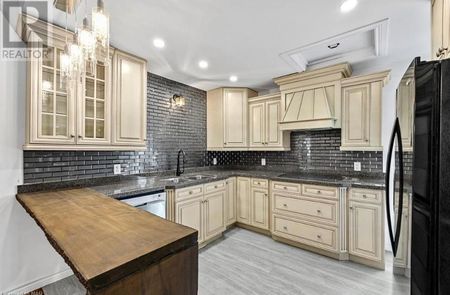 For Lease - 241 Jarvis Street, Fort Erie, Ontario - Photo 2