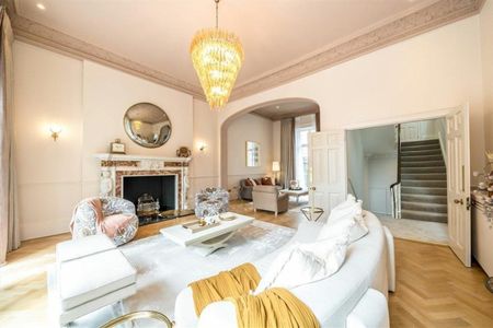 Ennismore Gardens, South Kensington, SW7 - Photo 2