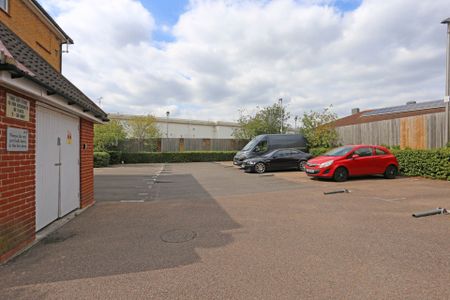 Price £1,700 pcm - Let - Photo 5