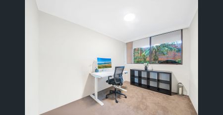 Over-sized - Semi Furnished -North-Facing Apartment With Urban Convenience - Photo 2