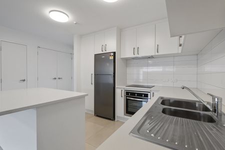 Spacious 3 Bedroom 2 Bathroom in great Location. - Photo 5