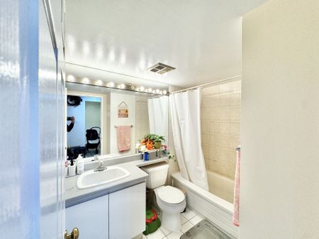 For Lease - 12 Laurelcrest Street Unit# 909, Brampton, Ontario - Photo 3