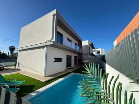 4 room luxury Detached House for rent in Seixal, Distrito de Setúbal - Photo 2