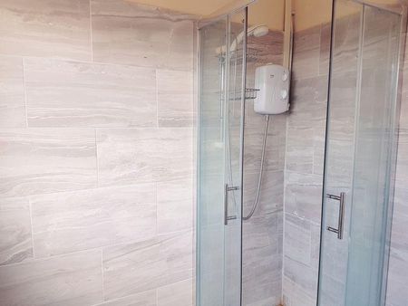 1 bedroom in a house share to rent - Photo 5