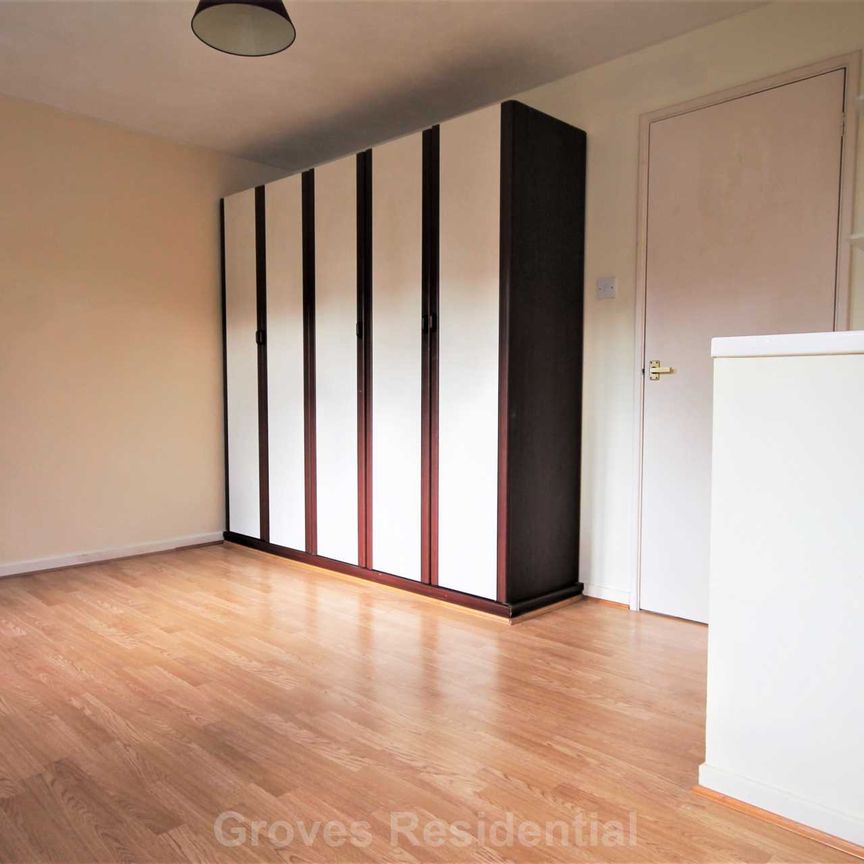 Price £1,200 pcm - Available 24/11/2025 - Unfurnished - Photo 1