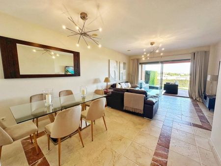 2 room luxury Flat for rent in Estepona, Andalusia - Photo 2