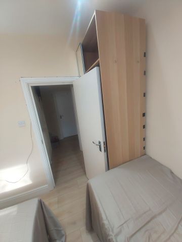 Room in a Shared House, Leamington Gardens, IG3 - Photo 5