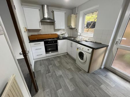 2 bedroom terraced house to rent - Photo 3