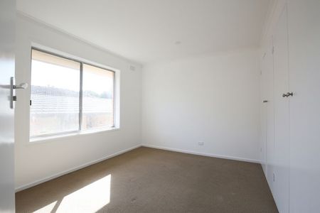 Neat 2 Bedroom Townhouse - Photo 5