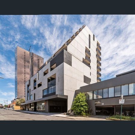 Close to Everything 2 Bedroom Apartment - Photo 4