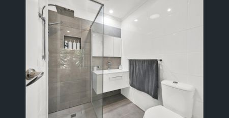 Modern Comfort in Convenient Location - Photo 3