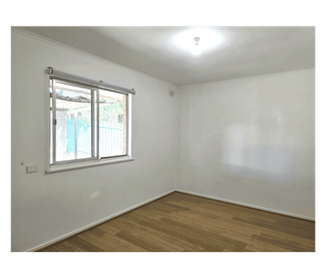 Charming 3-Bedroom, 1-Bathroom Home for Rent in Valley View - Photo 1