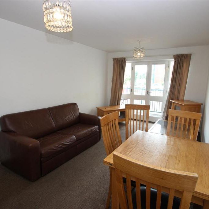 3 bedroom flat to rent - Photo 1