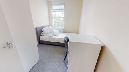 5 Bed Student Accommodation - Photo 2