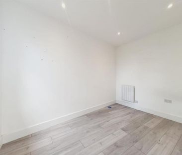 8 bedroom end of terrace house to rent - Photo 1