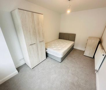 1 bedroom in a house share to rent - Photo 3