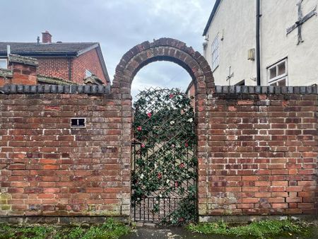 4 bedroom terraced house to rent - Photo 5