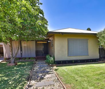 Ideally located 3 bedroom home - Photo 2