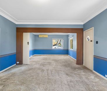 Character-Filled Home with Lush Green Surrounds - Garden Maintenanc... - Photo 1