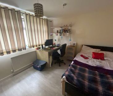 Forsythia Gardens, Nottingham - Photo 5